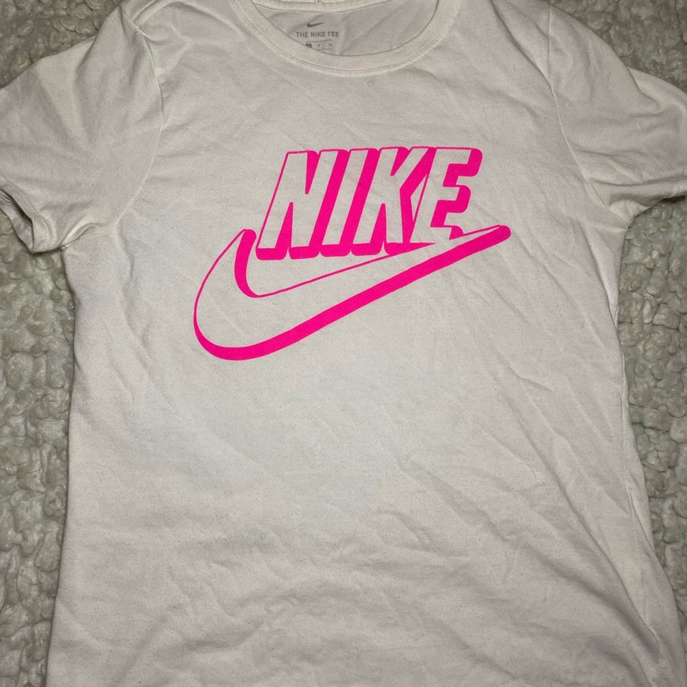 Basic NIKE tee